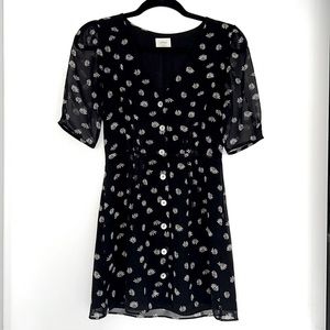 Aritzia Wilfred New Button-Front Dress
A-line daisy-print dress size 0